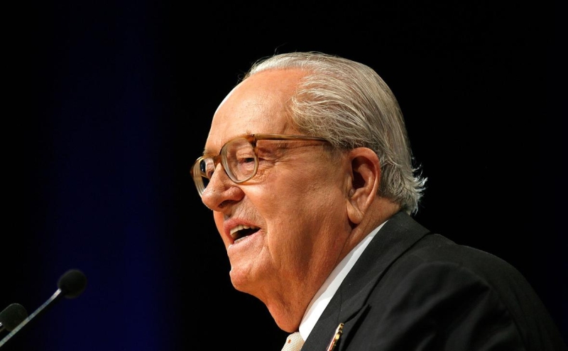 Марин Ле Пен и ее отца обвинили в растрате средств ЕС