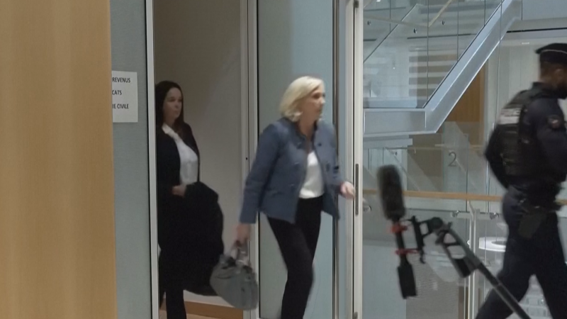 Марин Ле Пен приговорили к четырем годам лишения свободы