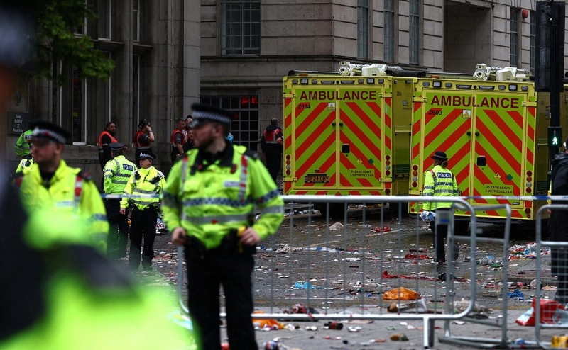 Машина протаранила толпу болельщиков «Ливерпуля» в Англии