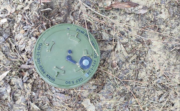 Машина Росгвардии подорвалась на мине в Брянской области