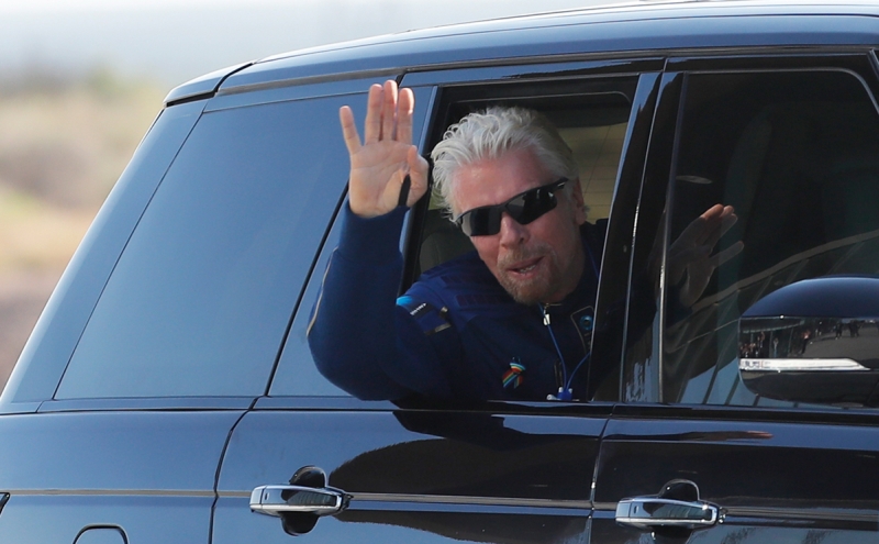 Маск и Безос поздравили Брэнсона с успешным полетом к границе космоса