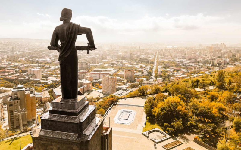 Маск решил сократить работу в администрации Трампа