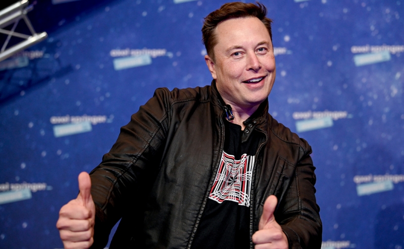 Маск словом «лол» ответил компании Безоса на спор по контракту с NASA