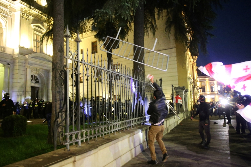 Массовые протесты в день местных выборов в Тбилиси. Фоторепортаж