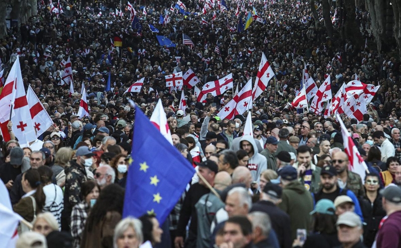 Массовые протесты в день местных выборов в Тбилиси. Фоторепортаж