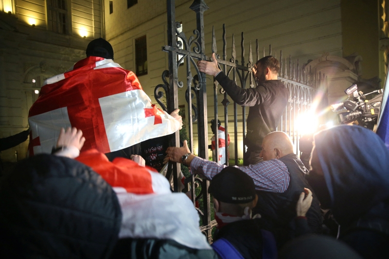 Массовые протесты в день местных выборов в Тбилиси. Фоторепортаж