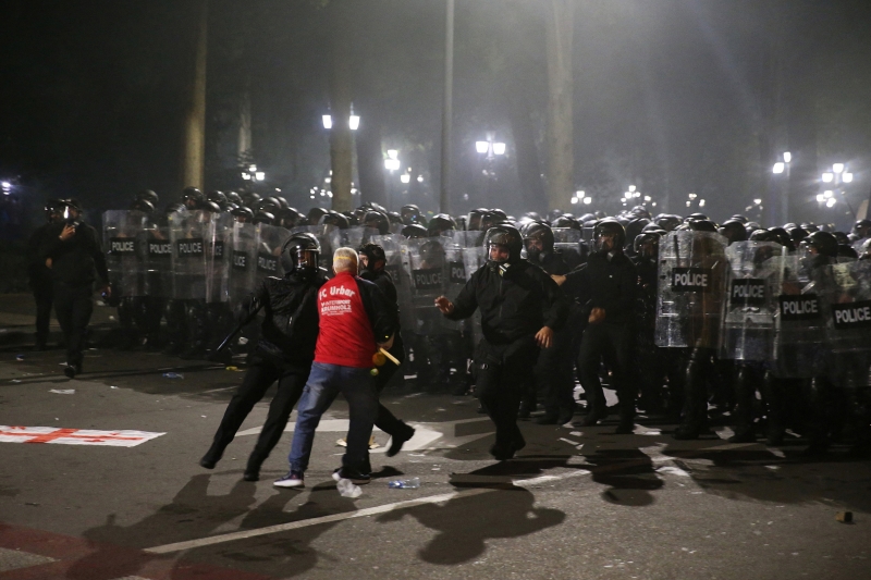 Массовые протесты в день местных выборов в Тбилиси. Фоторепортаж