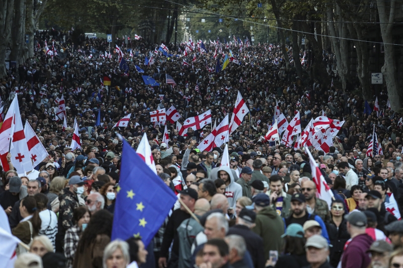 Массовые протесты в день местных выборов в Тбилиси. Фоторепортаж