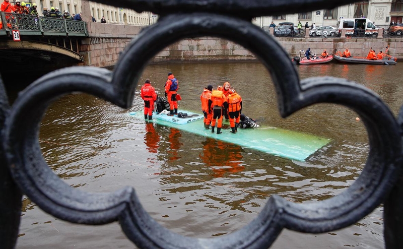 МЧС уточнило данные о погибших при падении автобуса в реку в
