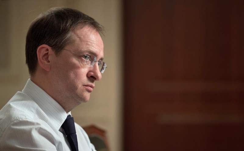 Мединский назвал 11-летнее обучение в школе роскошью