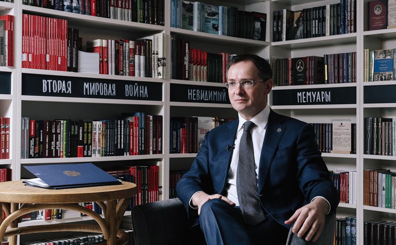 Мединский призвал отказаться от оценок Сталина по формуле