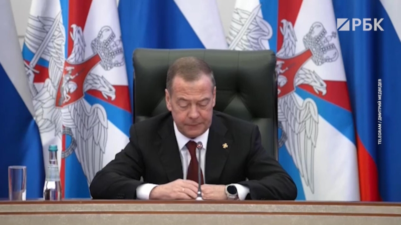 Медведев назвал число набранных в войска в 2025 году контрактников