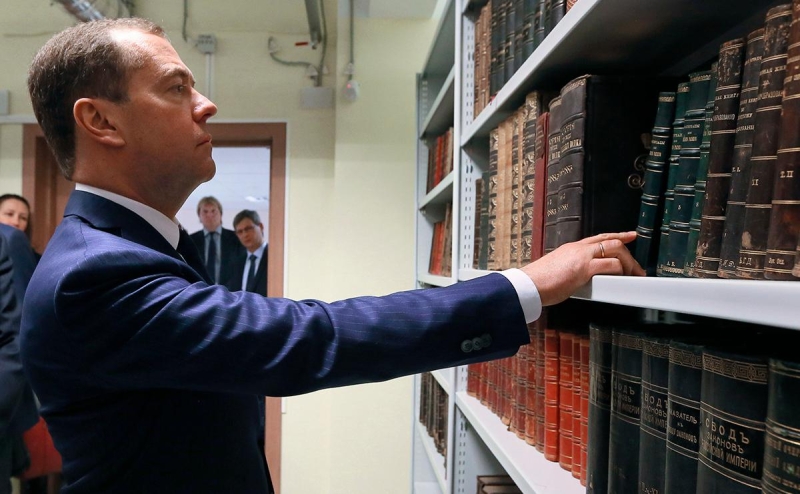 Медведев оценил реакцию Запада на события с ЧВК цитатой из Гоголя