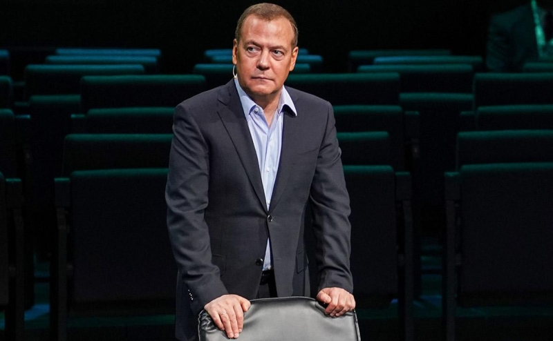 Медведев пригрозил превентивным ударом за поставки ядерного оружия