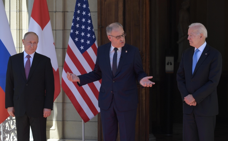 Медведев призвал мир не подчиняться &laquo;психическим девиациям&raquo;