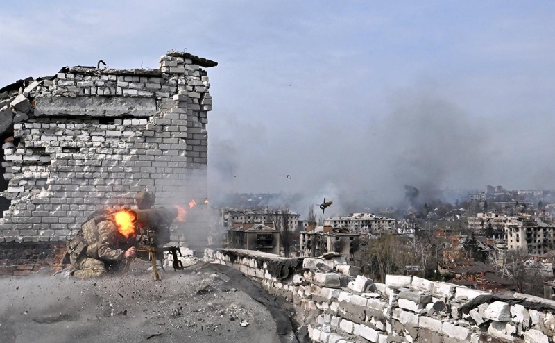 Медведев призвал обеспечивать штурмовиков снарядами сверх стандарта