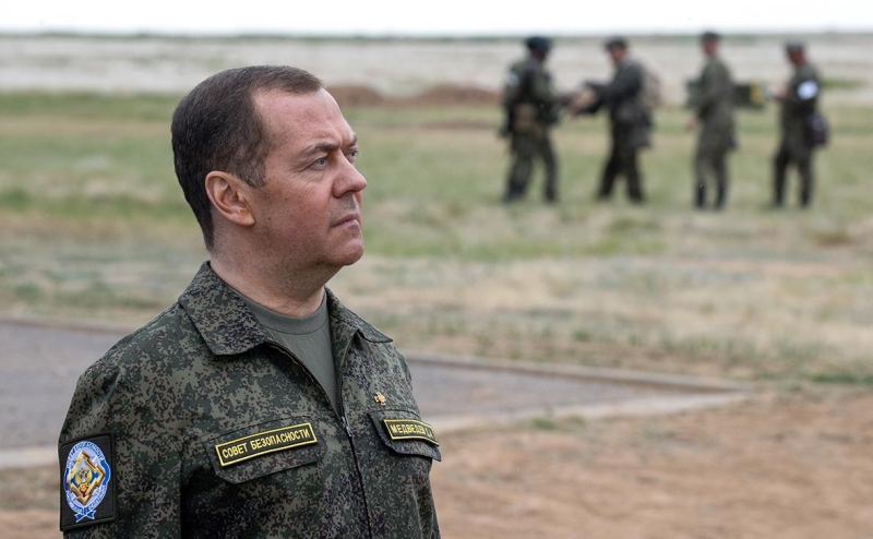 Медведев рассказал о сценарии удара по ядерным объектам Украины и