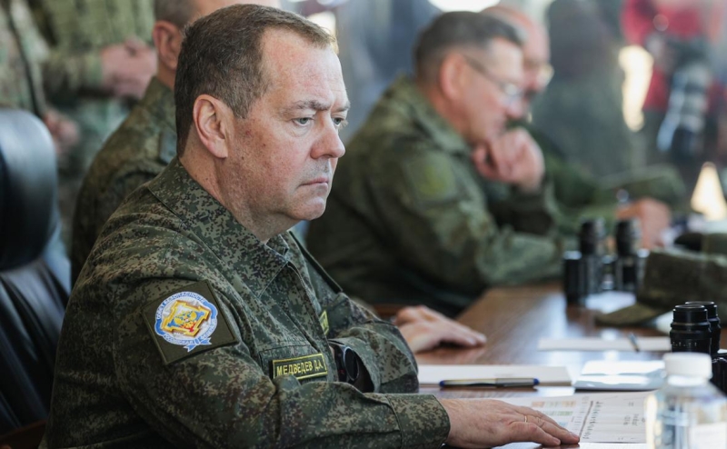 Медведев счел слова Дунды основанием для ядерного удара Минска по