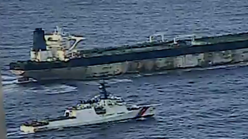 Медведев усомнился в адекватности защиты танкера Marinera флагом