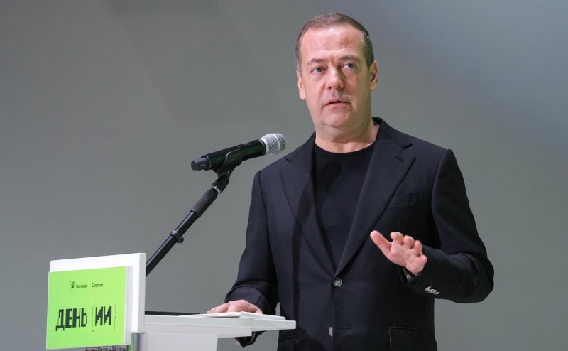 Медведев усомнился в заявлениях Трампа о ядерных субмаринах США