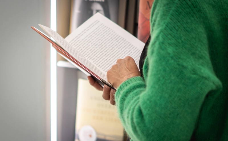 «Мегамаркет» скрыл часть книг из-за «пропаганды ЛГБТ»