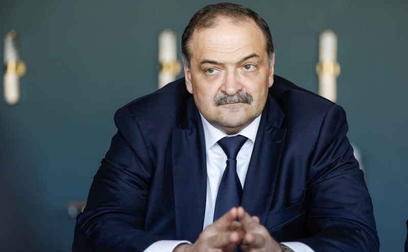 Меликов назвал беспорядки в аэропорту Махачкалы ударом ножом в спину