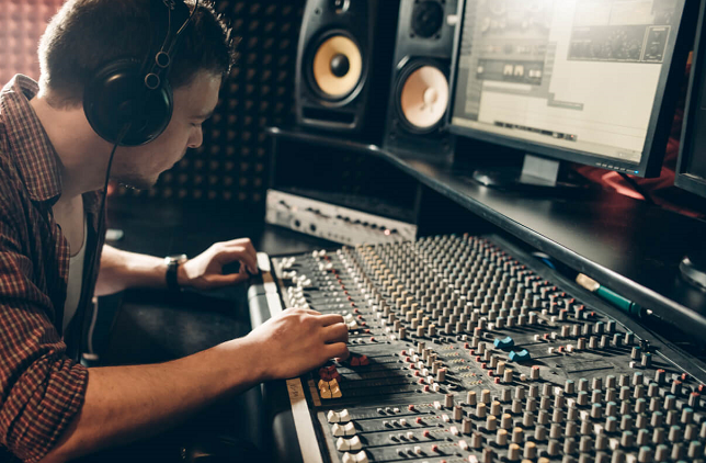 Меликов объяснил взрыв на заправке детонацией емкостей напротив АЗС