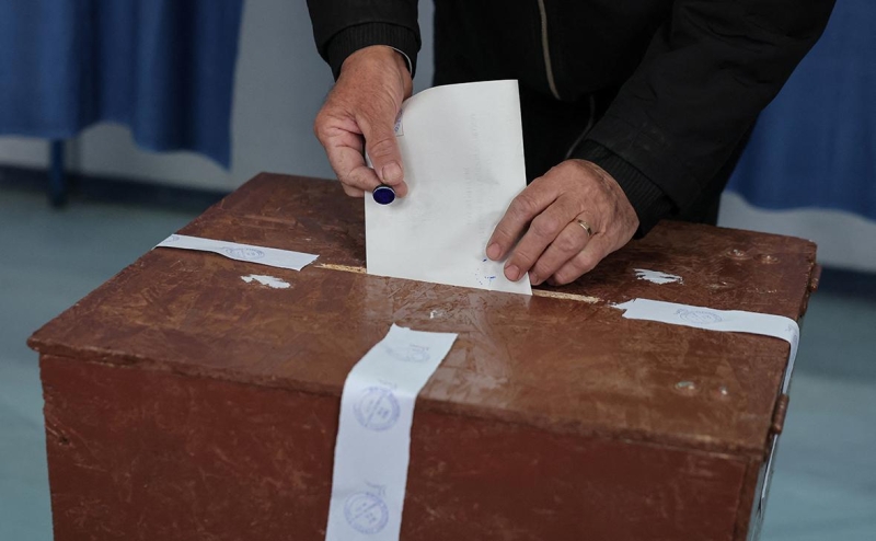 Мэр Бухареста сохранил лидерство на выборах президента Румынии