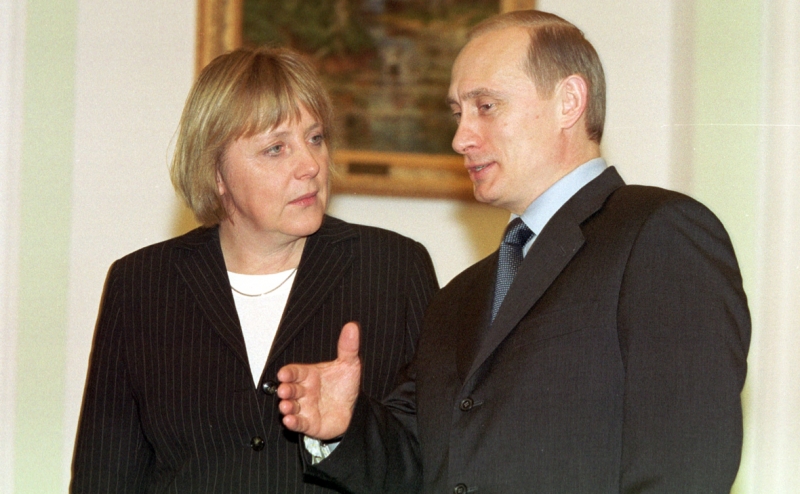 Меркель заявила о наличии серьезных разногласий с Путиным еще в 2001 году