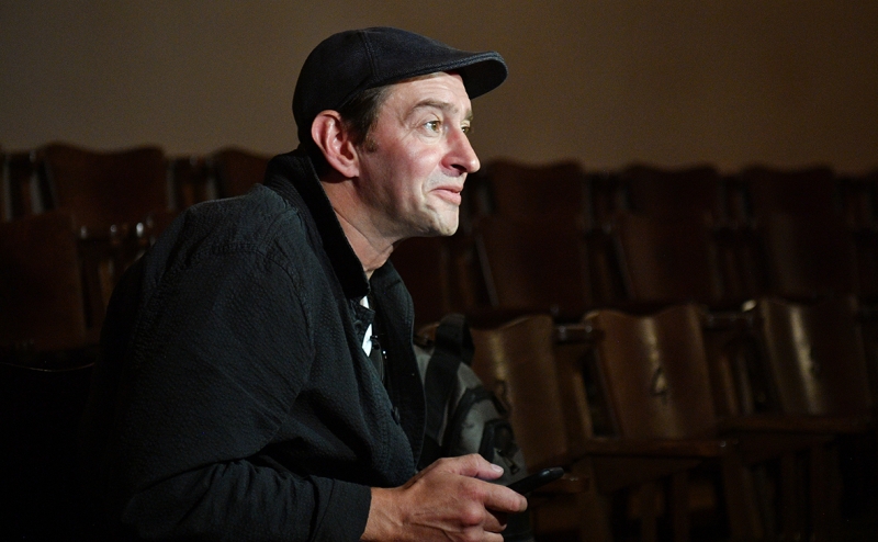 МХАТ отменил спектакль с Бузовой из-за плохих продаж билетов