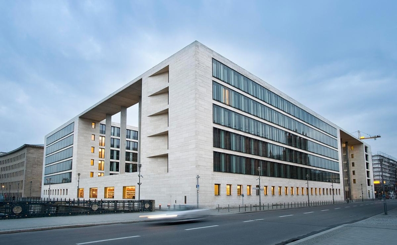 МИД Германии объявил о запрете работы четырех консульств России