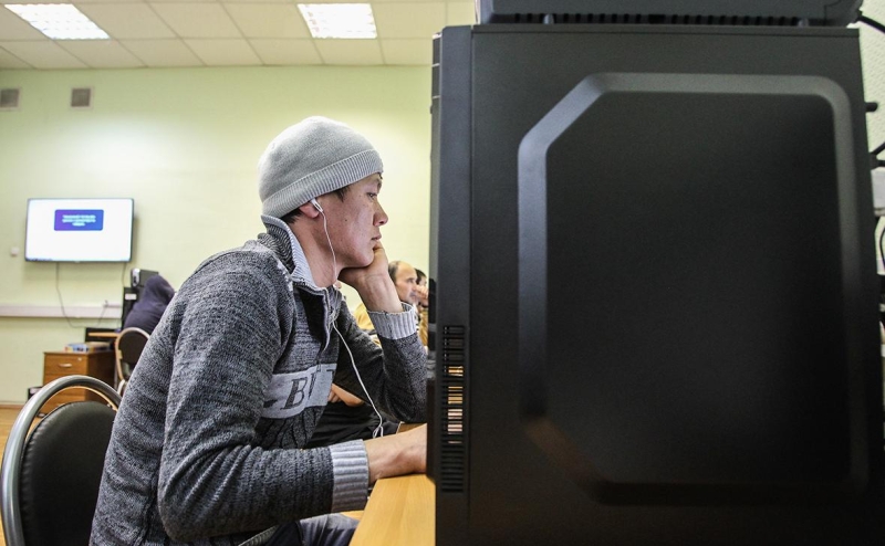 Мигрантов в России призовут не свистеть и не шептаться на родном языке