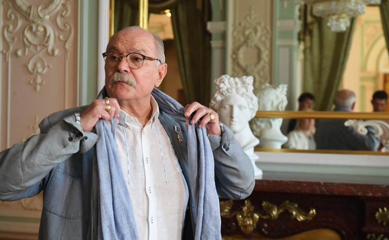 Михалков ответил на обвинение в доносе на Беркович на встрече в бане