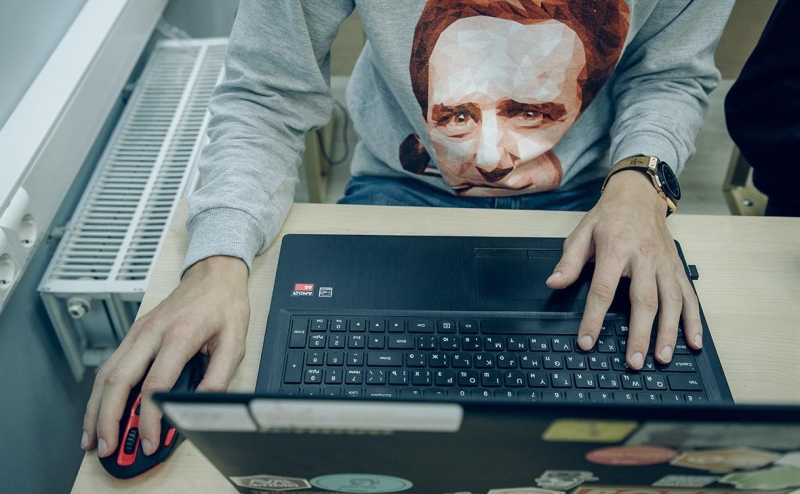 Минцифры предложило облегчить силовикам определение пользователей Сети