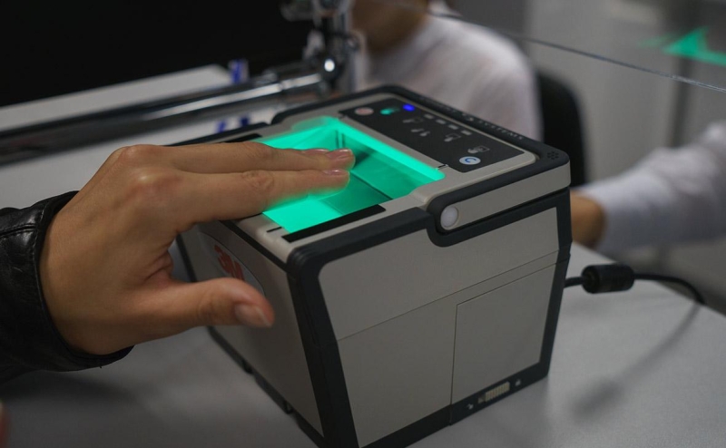 Минцифры раскрыло число сдавших биометрию для связи иностранцев