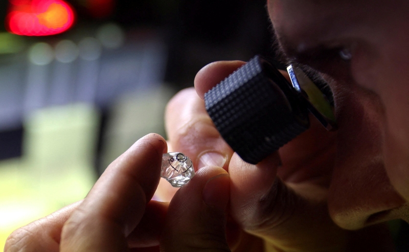 Минфин предложил обязать банки отчитываться об операциях с