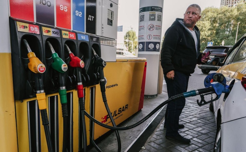 Минфин в ноябре продаст валюты и золота на 100 млн руб.