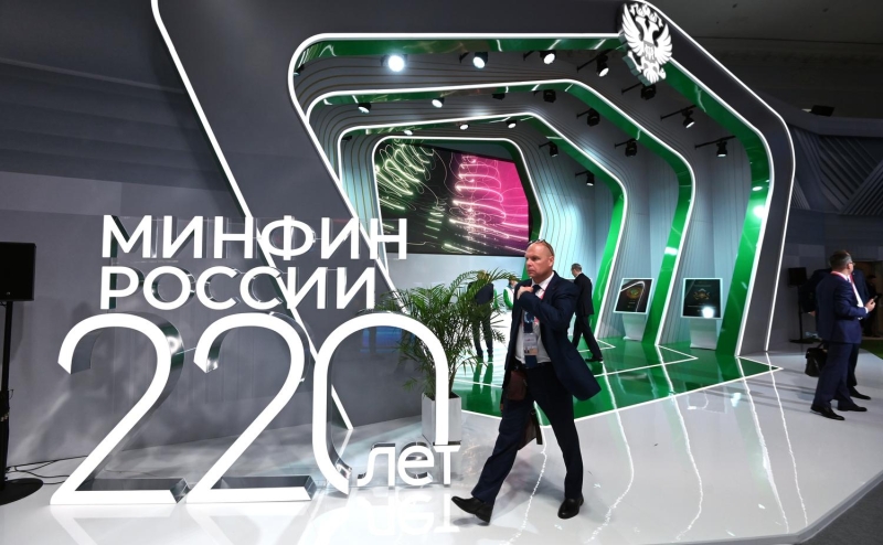 Минфин запланировал кредиты другим странам на ₽1,4 трлн за три года