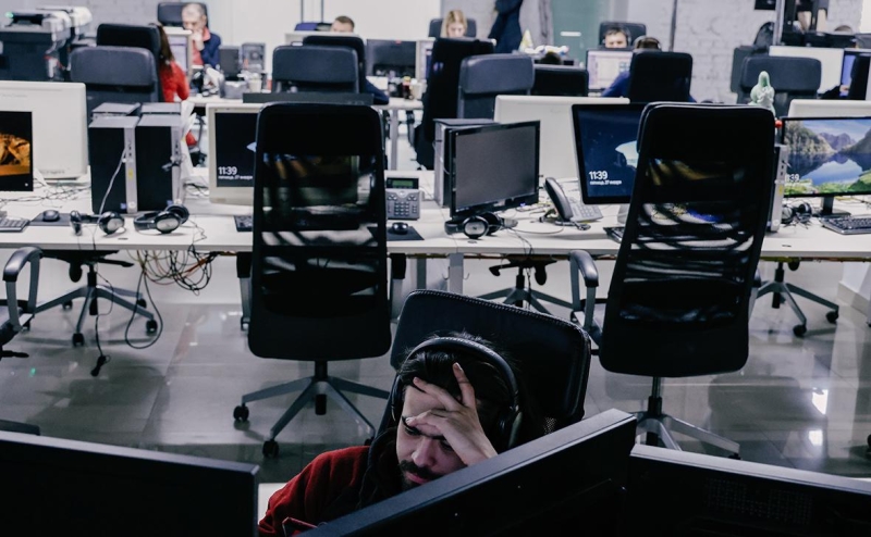 Министр объяснил, почему россияне стали рекордно много работать