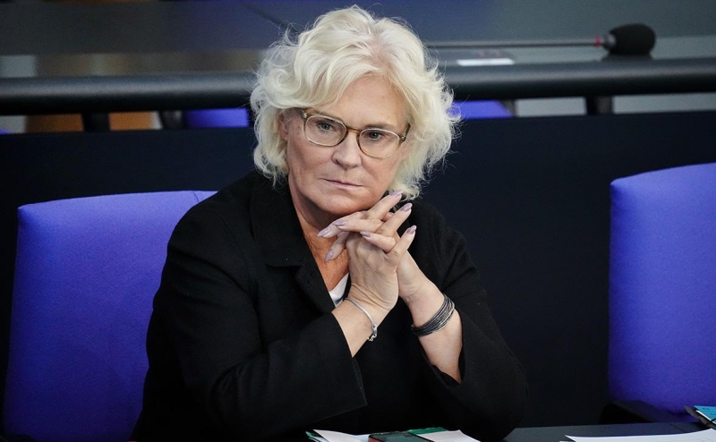 Министр обороны ФРГ заявила о намерении НАТО обсудить членство Украины