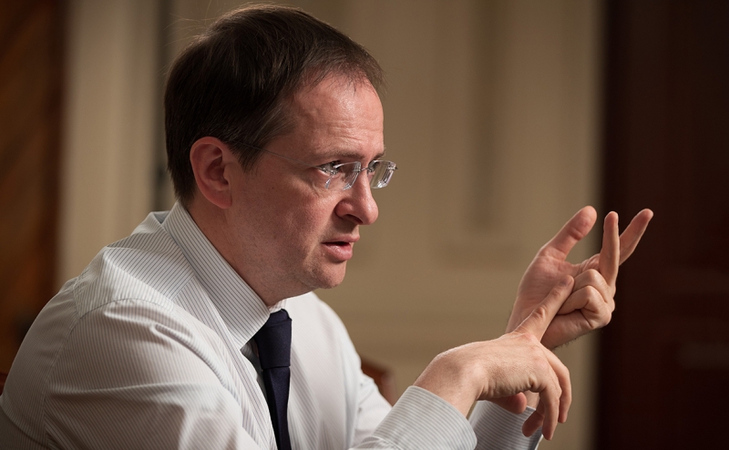 Министр просвещения пообещал единые учебники по всем предметам