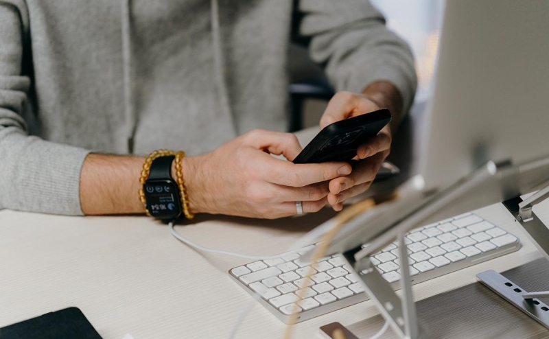 Минюст признал иноагентами феминистку Маршенкулову и экс-депутата Думы