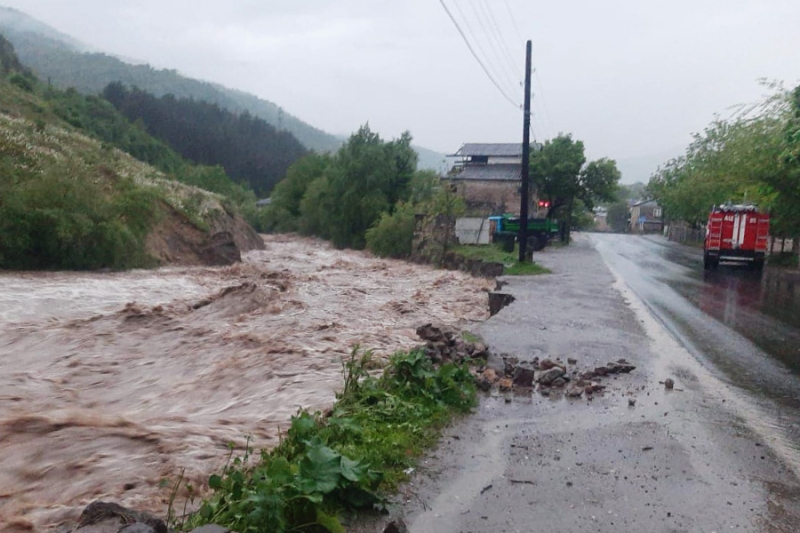 Минобороны предложило направить войска в районы паводка в Армении