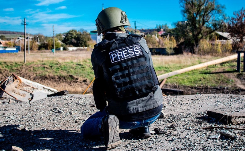 Минобороны связало запрет Киева на въезд журналистов в «котлы» с