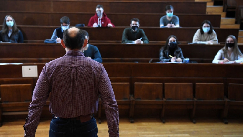 Минобрнауки поручило вузам самостоятельно определить формат выпускных экзаменов