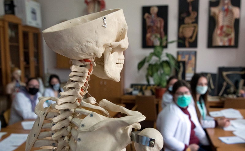 Минобрнауки рекомендовало перевести на удаленку непривитых студентов