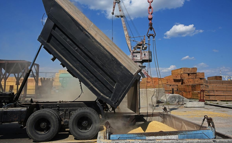 Минсельхоз попросит ФАС проверить рост цен на российские комбайны