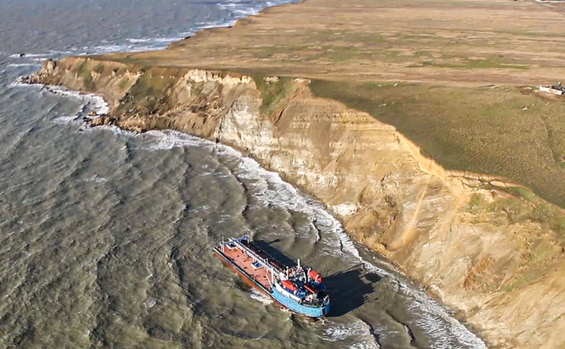 Минтранс заявил, что потерпевшие крушение танкеры нарушили запрет