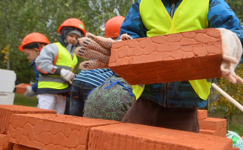 Минтруд при назначении детских выплат учтет недвижимость и вклады