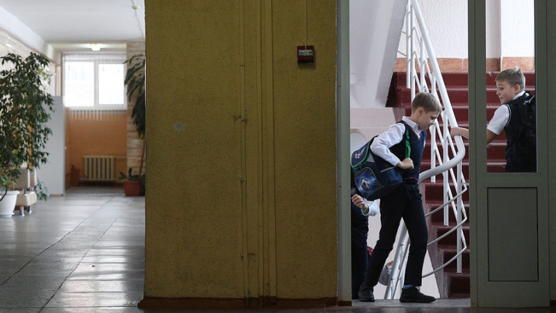 Минтруд уточнил сроки обращения за выплатой в 10 тыс. на детей-школьников